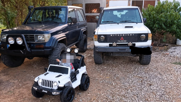 Carrito Eléctrico para niños • Jeep Leyend • Blanco • 12 Voltios • Rutas Cr58 ER26