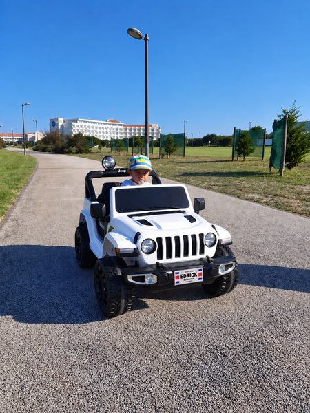 Carrito Eléctrico para niños • Jeep Leyend • Blanco • 12 Voltios • Rutas Cr58 ER26
