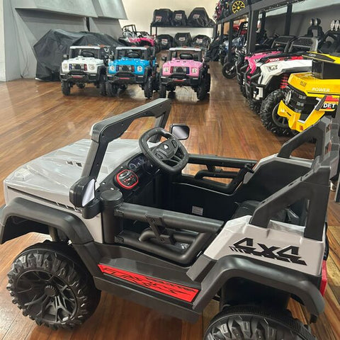 Encargo 2025 Rutas CR58 Estilo Jeep Alápi - 12 Voltios - 4 Motores - Gris - Llantas plásticas - Asiento de plástico- Control Remoto - Hasta 5 Años