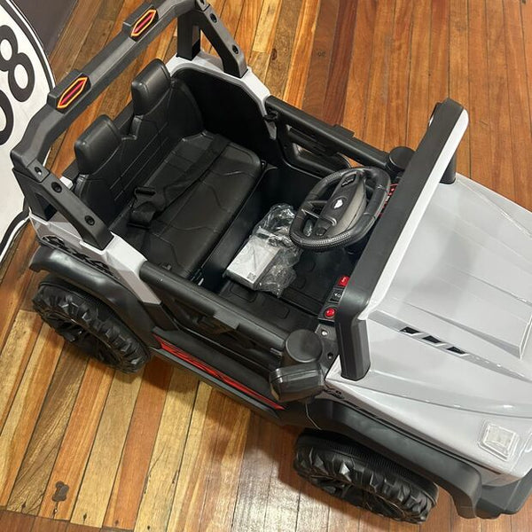 Encargo 2025 Rutas CR58 Estilo Jeep Alápi - 12 Voltios - 4 Motores - Gris - Llantas plásticas - Asiento de plástico- Control Remoto - Hasta 5 Años