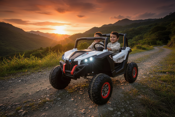 Rutas CR58 • UTV MX • Blanco • 12 Voltios • Llantas de hule • 2 Asientos de cuero • Cuatro motores • Pantalla de video • Control Remoto • Hasta 8 Años • R26