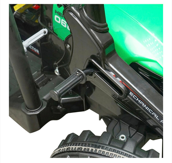 Rutas CR58 • Cosechador • 24 Voltios • 2 Motores • Color Verde • Llantas plásticas con banda de goma • Asiento plástico - Control Remoto • Carreta • Hasta 7 Años • R26