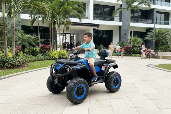 Rutas CR58 • ATV TRX • Color Azul • 24 Voltios • Llantas de hule • Asiento largo de cuero • Cuatro Motores • Hasta 8 Años • R26
