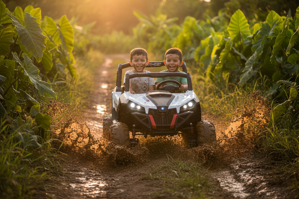 Rutas CR58 • UTV MX • Blanco • 12 Voltios • Llantas de hule • 2 Asientos de cuero • Cuatro motores • Pantalla de video • Control Remoto • Hasta 8 Años • R26