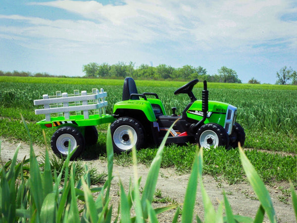 2022 Rutas CR58 Tractor 12V - Color Verde con estacas gris - Llantas de Hule - Asiento de plástico - Control Remoto - Carreta